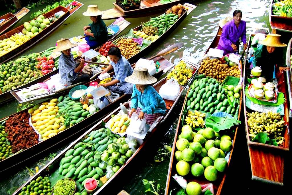 Explore Damnoen Saduak Floating Market