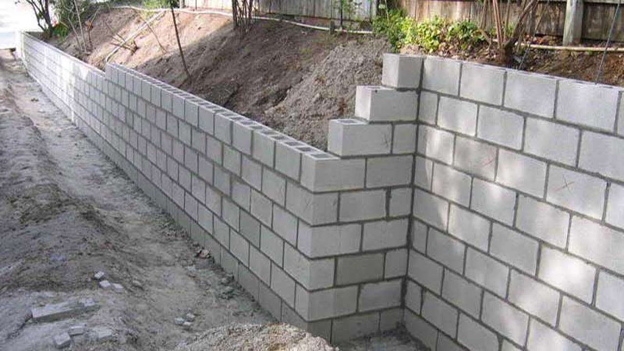 Build with bricks or with concrete blocks?