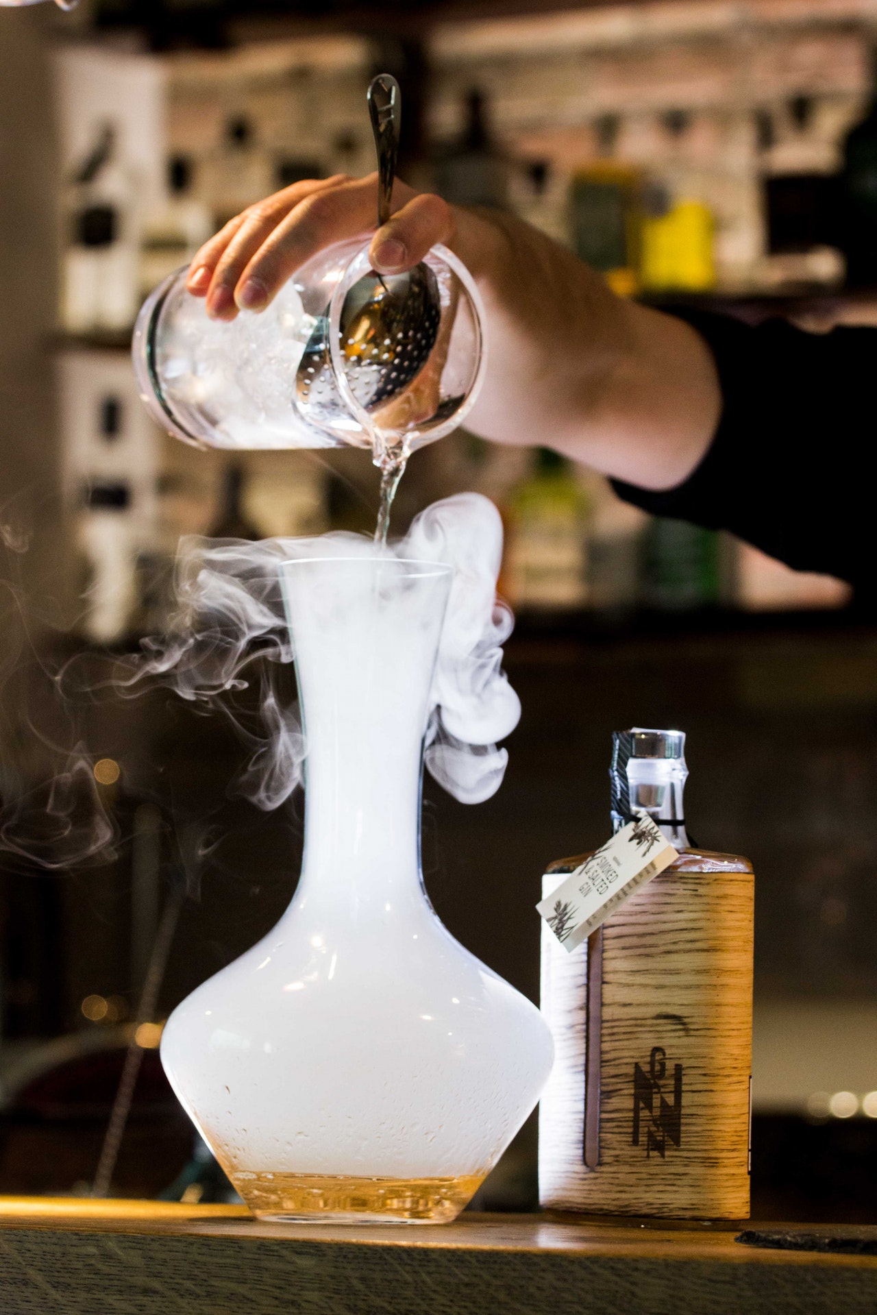 alcohol-bar-bartender