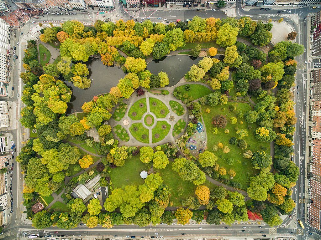 1024px-Dublin_Stephen's_Green-44_edit