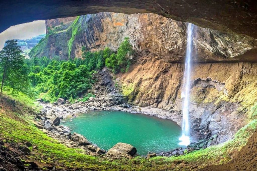 devkund waterfall