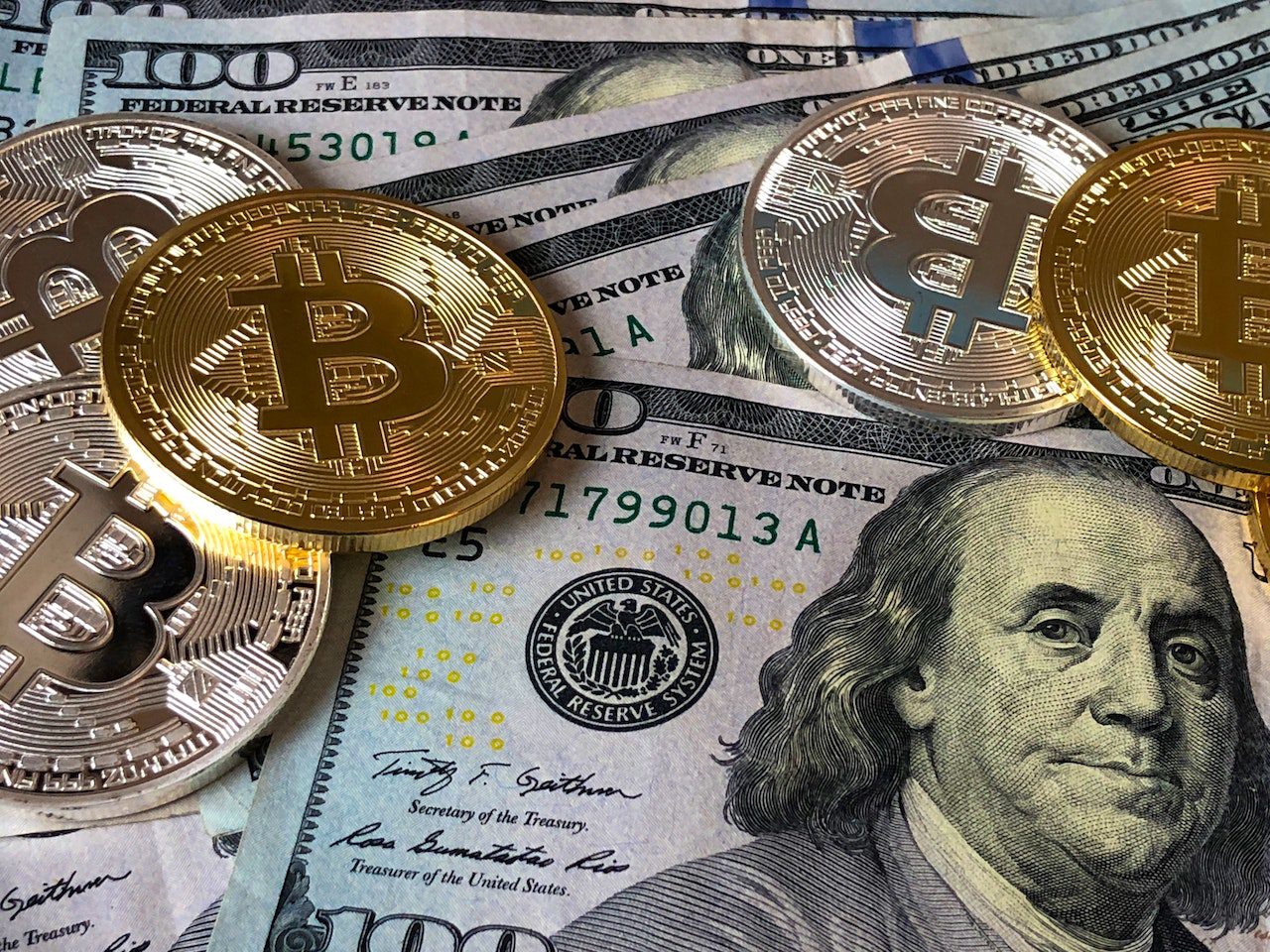 Fiat Money vs Bitcoin