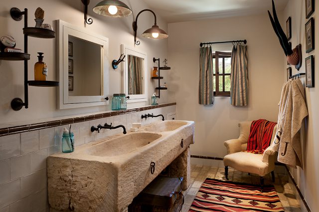 vintage-style bathroom