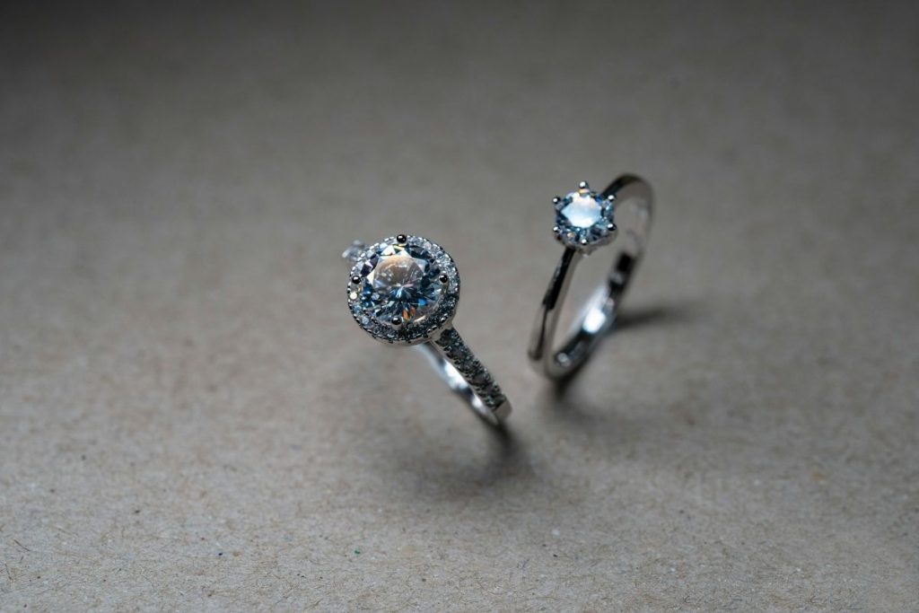 Solitaire engagement rings